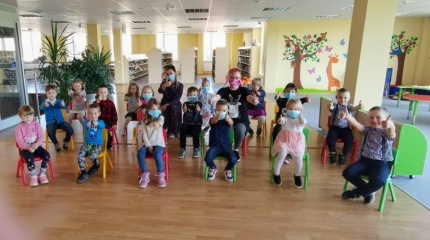 Pirštininių lėlyčių-gyvūnų parodos „Mes Gyvi“ pristatymas Rūdiškių bibliotekoje